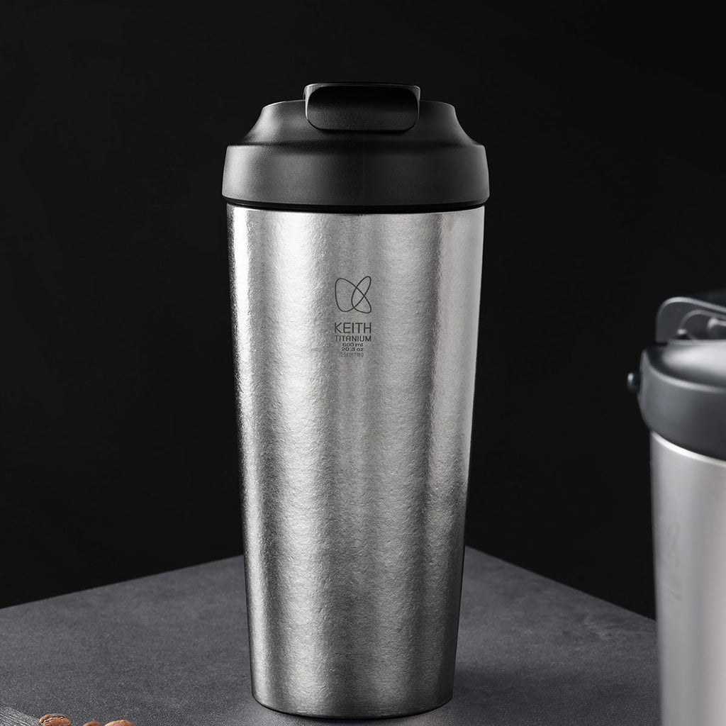 Puhdasta titaania oleva termosmuki 600 ml