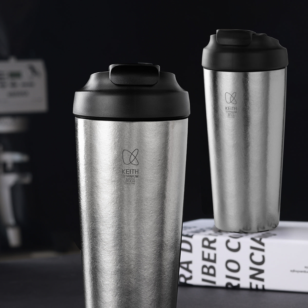 Puhdasta titaania oleva termosmuki 600 ml