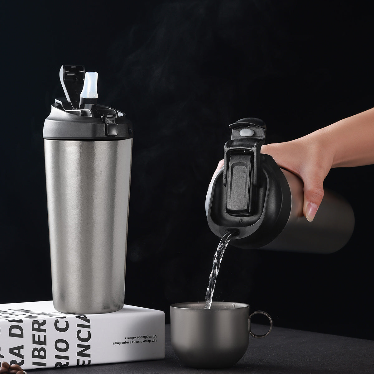 Puhdasta titaania oleva termosmuki 600 ml